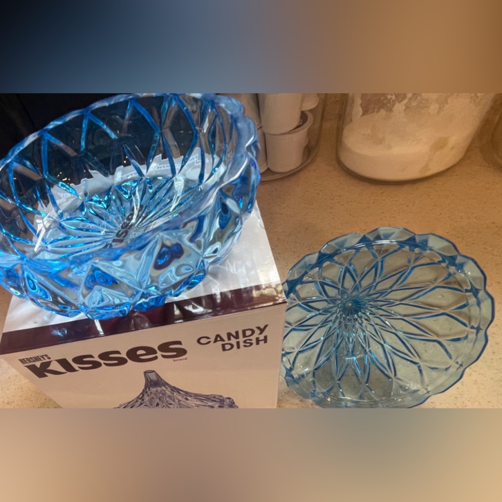 🔥NWT🔥 MOTHERS🔥 DAY 🔥Hershey 🔥Kiss 🔥CRISTAL 🔥candy dish 🔥 - Picture 3 of 4